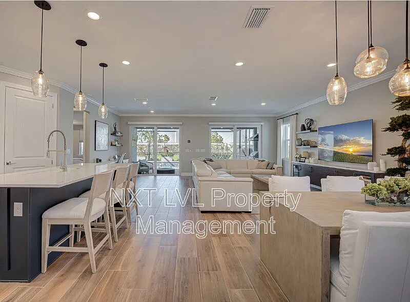 3 bed, 2.0 bath, 2176 sqft, $4,595 — Photo 3