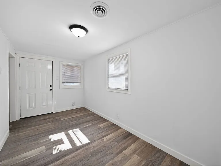 4205 Carroll Ave — Photo 9