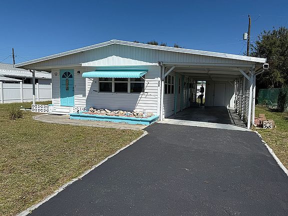 2nd image of 315 Calle Liana
