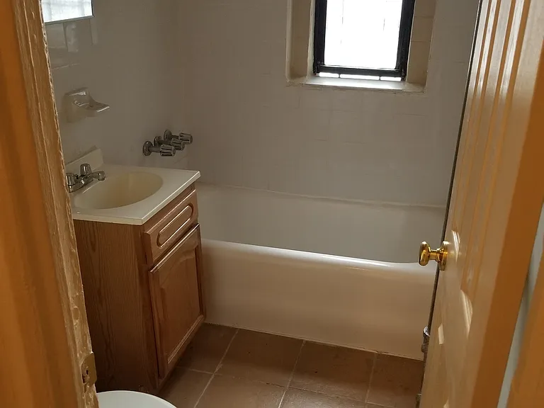 2305 Creston Ave #1D — Photo 9