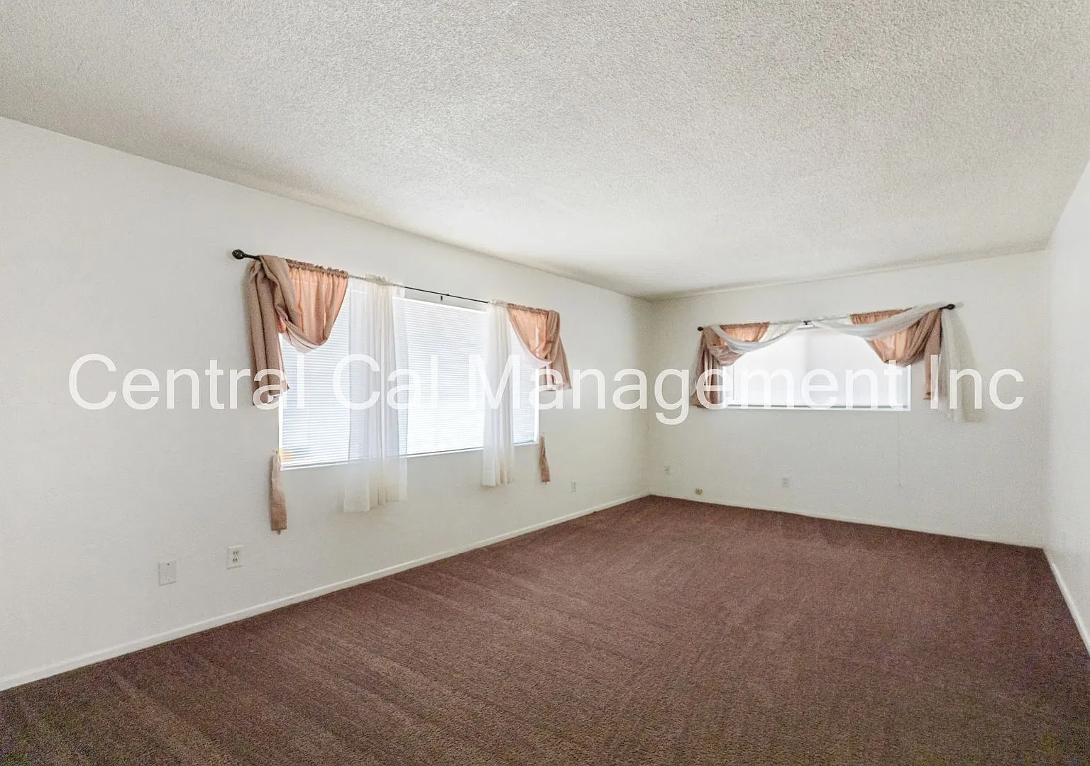 3 Bedroom/2 Bath Home - $2125 Per Month! — Photo 3