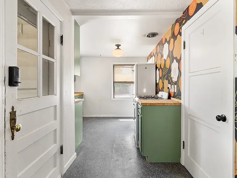 1136 S Adell Ave — Photo 13