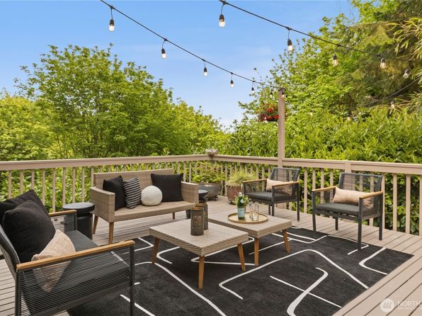 2114 Walnut Avenue SW, Seattle, WA 98116