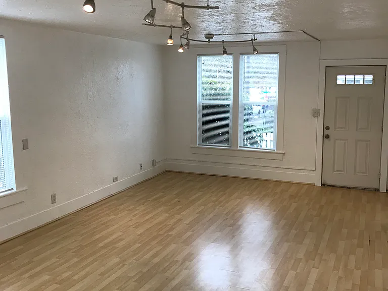 294 16th St SE — Photo 14