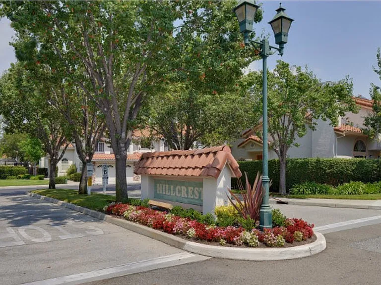 2121 Cuesta Dr — Photo 8