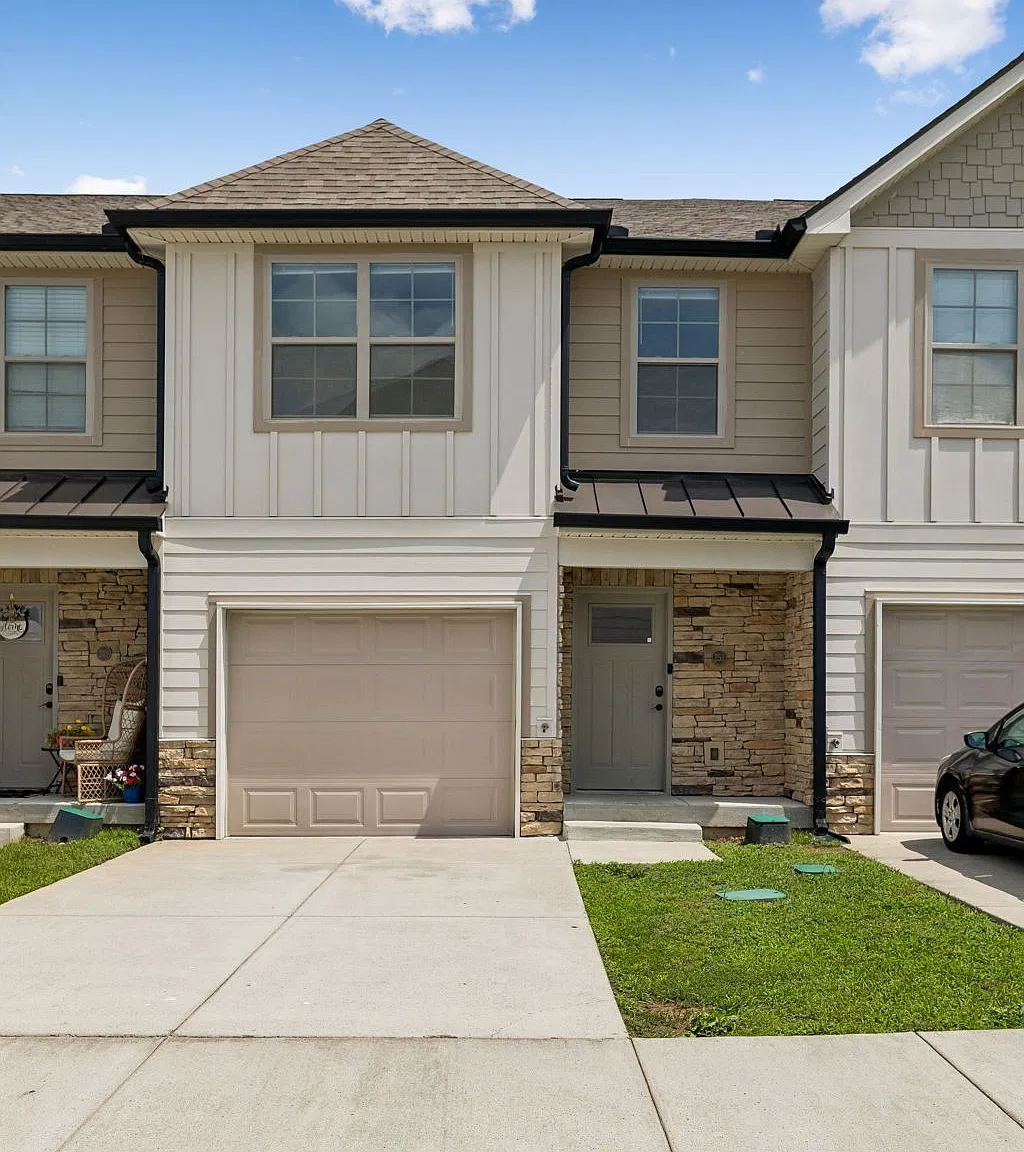 3 bed, 2.5 bath, 1405 sqft, $1,850 — Photo 1