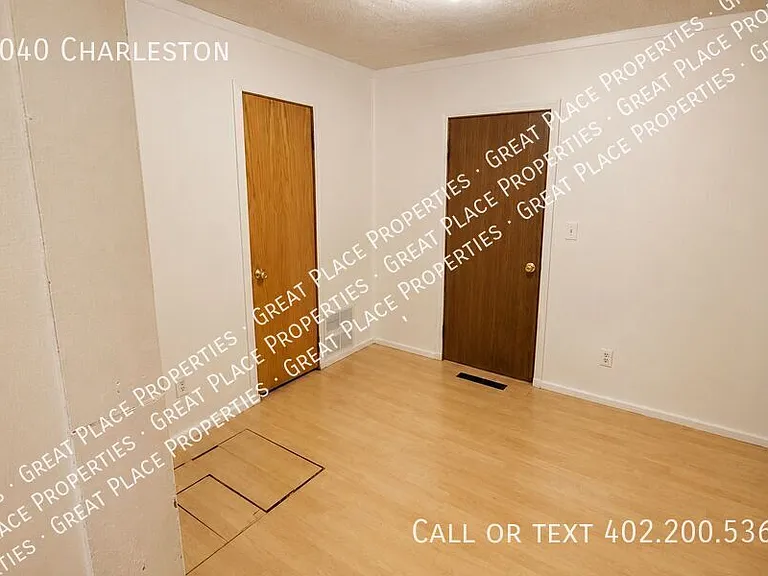 1040 Charleston St — Photo 9