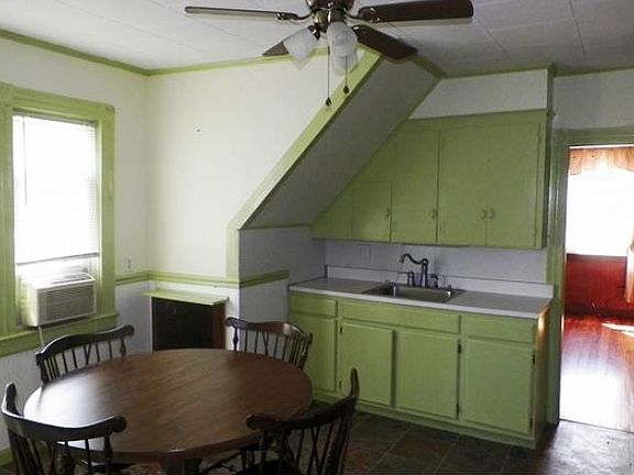 4th image of 66 Farmington Ave #3
