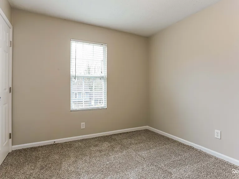 4981 Galbraith Cir — Photo 10