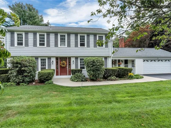 43 Countryside Dr, Cumberland, RI 02864