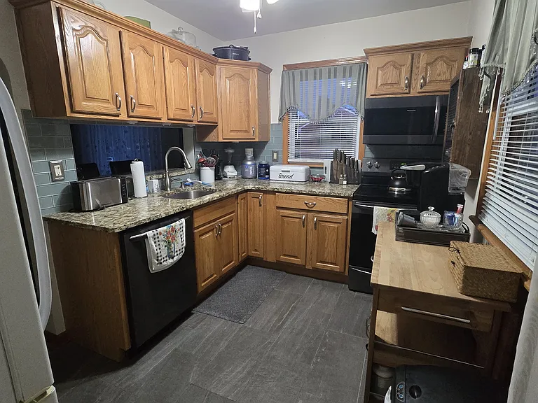 563 Fairmount Rd — Photo 10