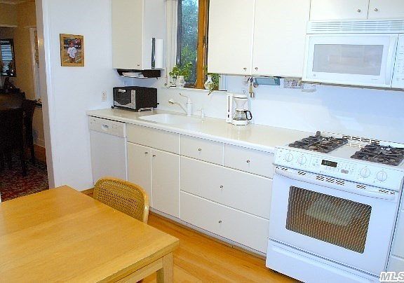 4th image of 1006 Park St