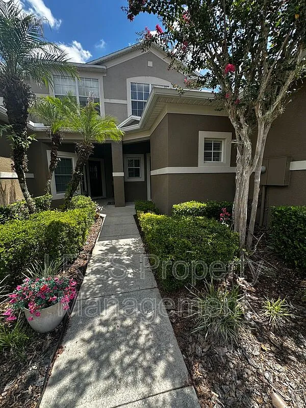 3 bed, 2.5 bath, 1700 sqft, $2,400 — Photo 3