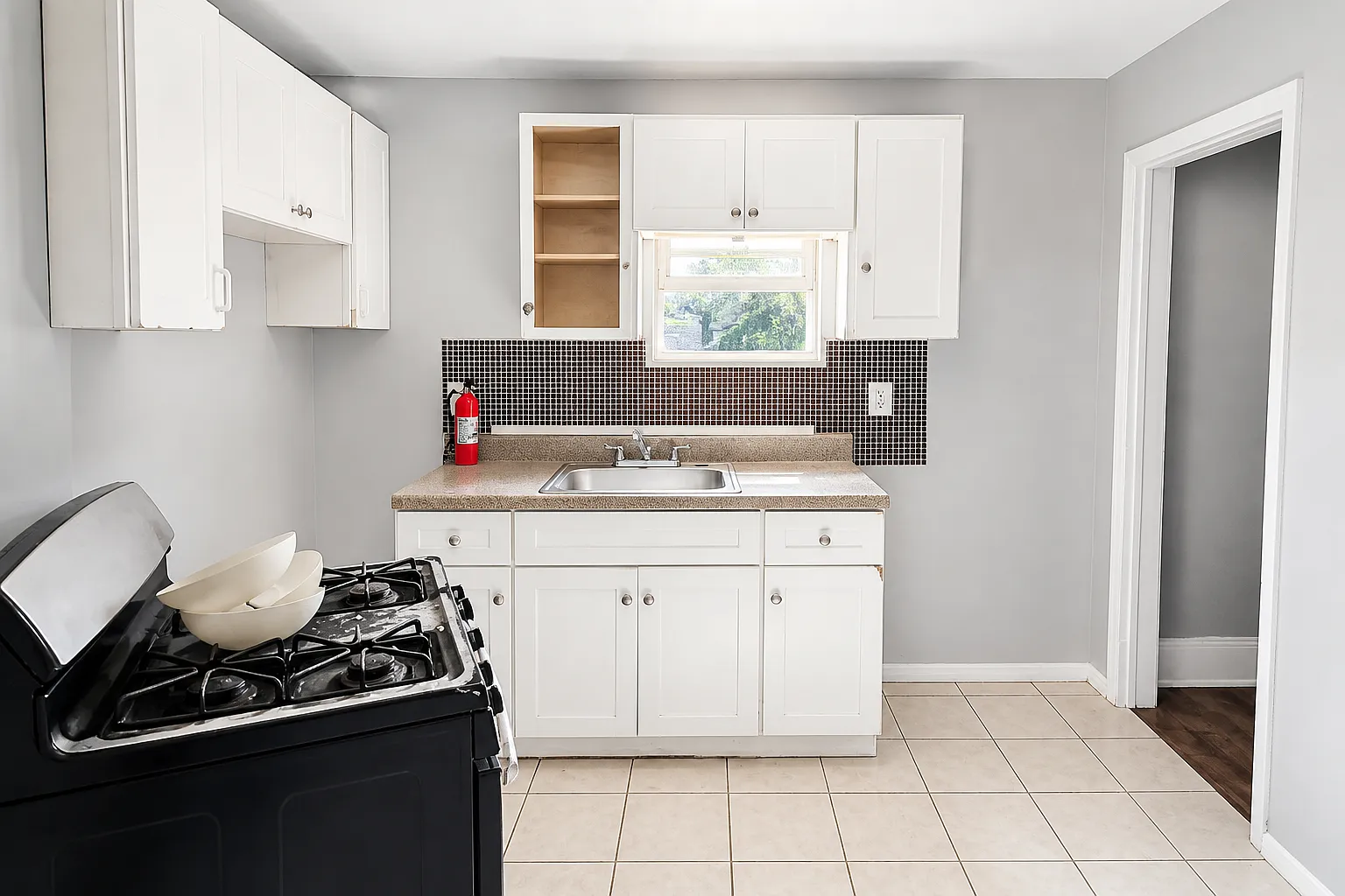 3 bed, $1,800 — Photo 1