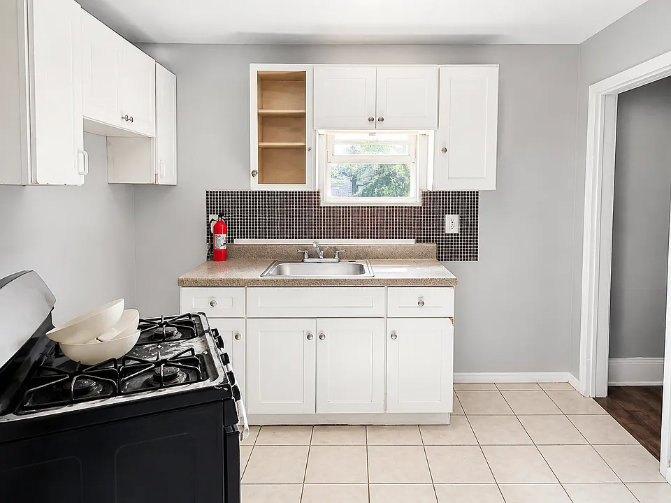 131 Elizabeth Ave #3