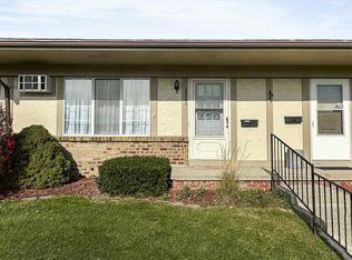 25242 Franklin Ter #7, South Lyon, MI