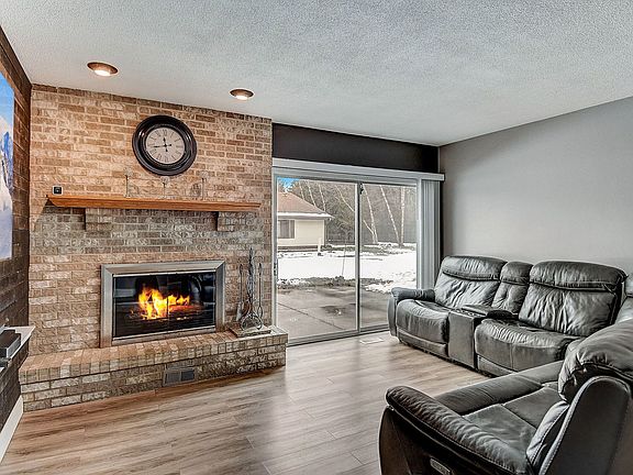 4th image of 1117 Arlington Ct