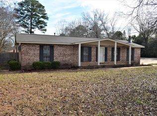 6700 Pineleaf Dr, Elmore, AL 36025
