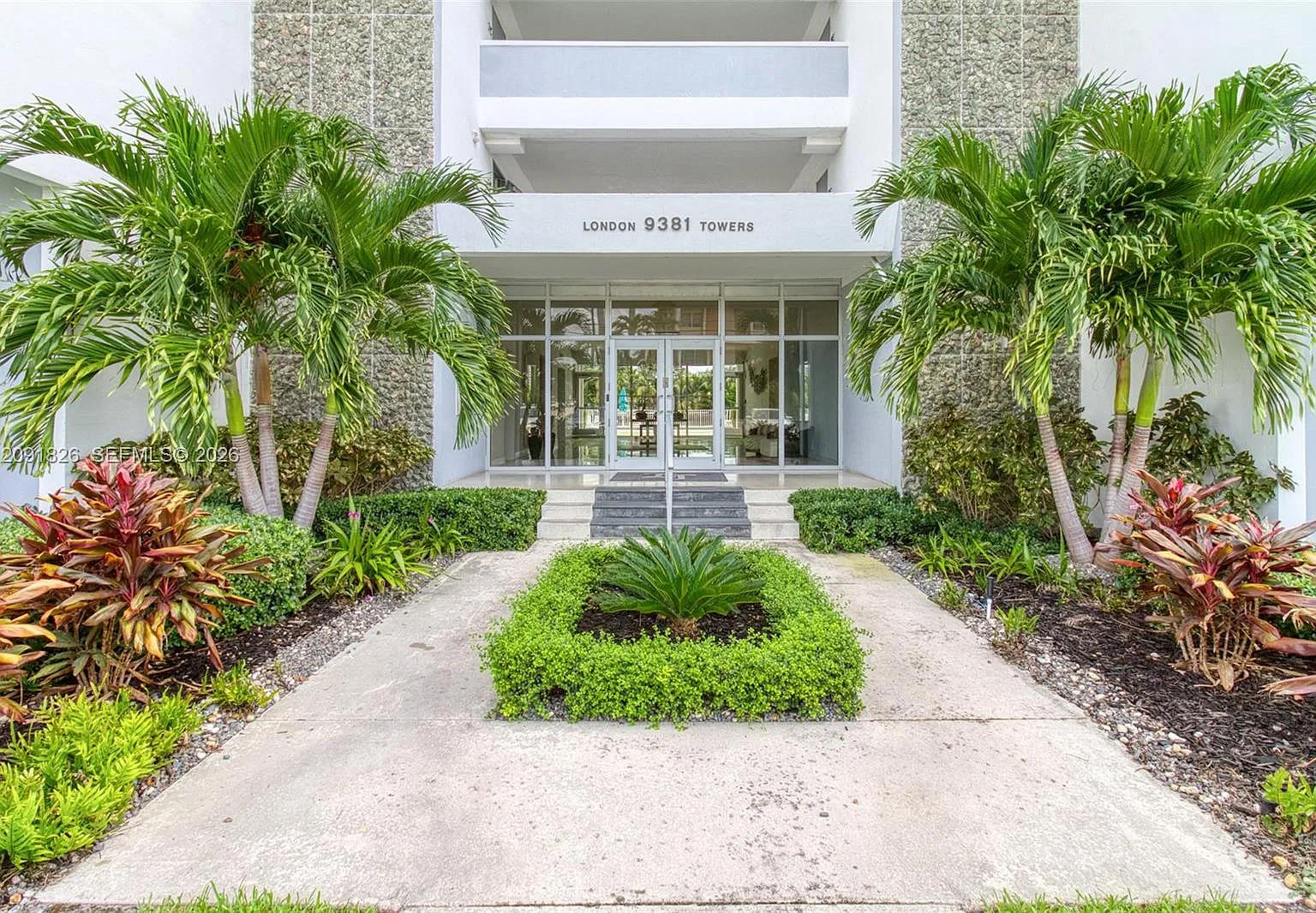 9381 E Bay Harbor Dr — Photo 2