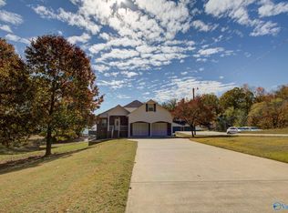 17611 Richter Rd, Rogersville, AL 35652