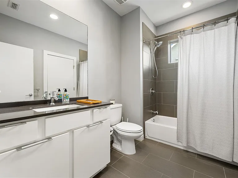 301 W Stassney Ln #12 — Photo 24