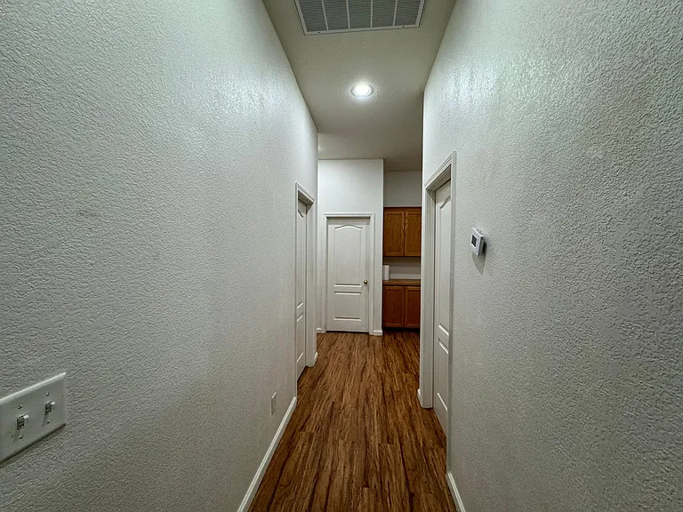 2832 E Cromwell Ave — Photo 37