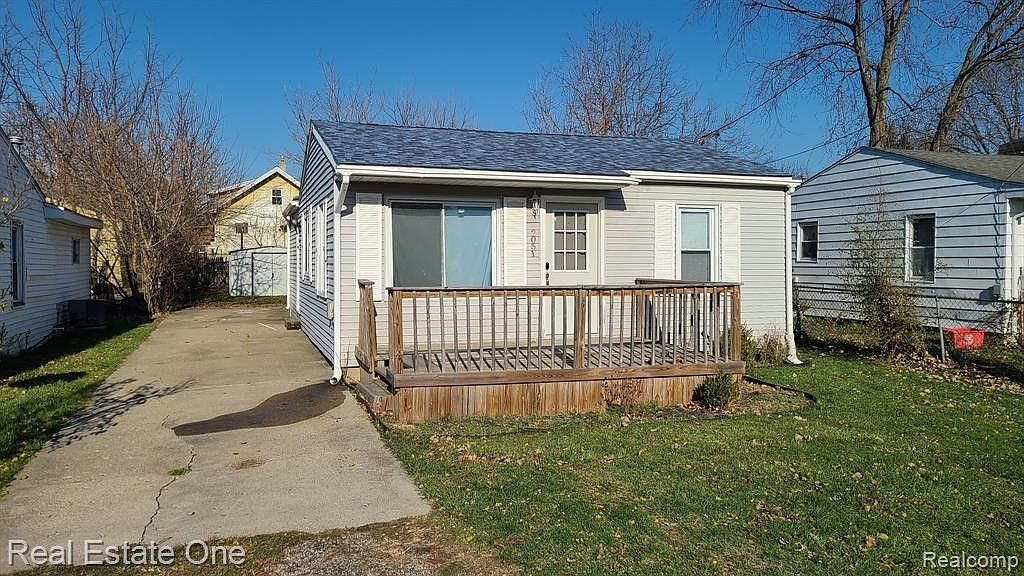 2051 E Schumacher St, Burton, MI 48529 | Zillow