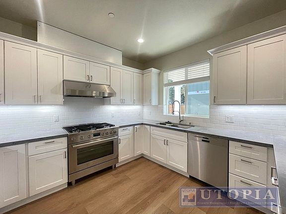 5th image of 613 Trevethan Ave