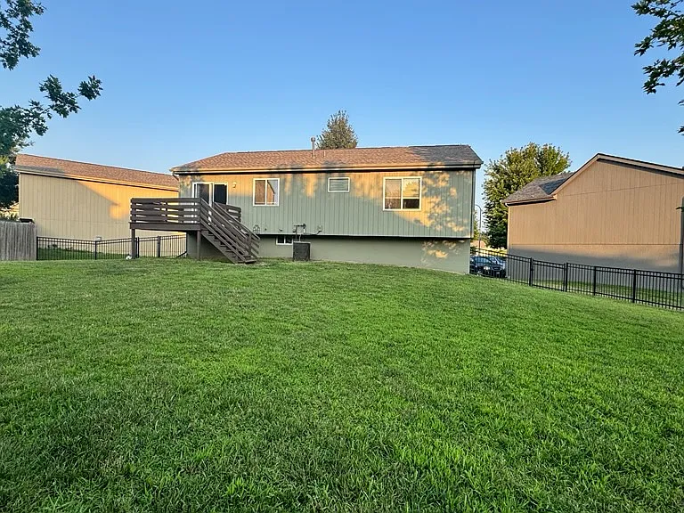 16860 Saratoga Cir — Photo 3