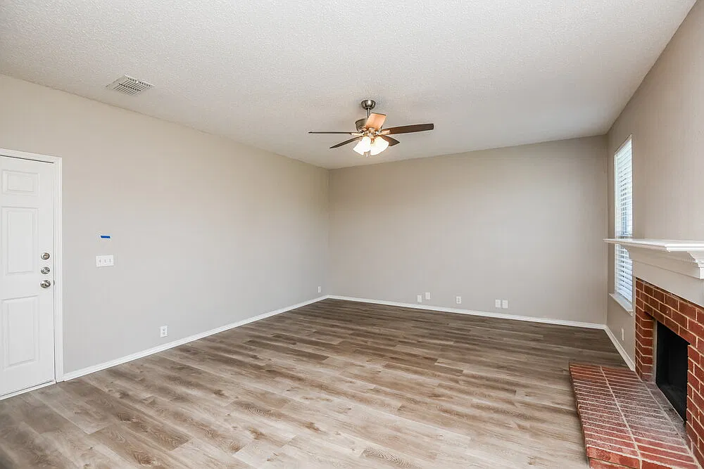 3 bed, 2.5 bath, 2104 sqft, $2,295 — Photo 4