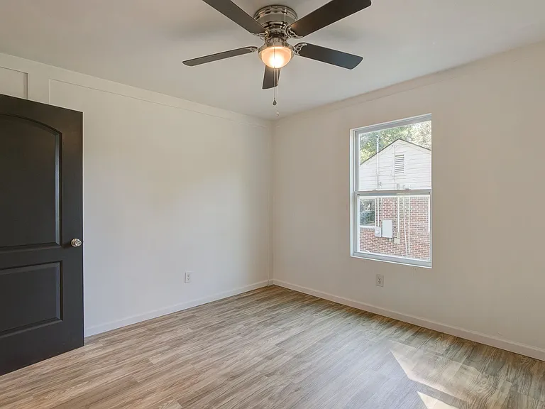 1723 Westminster Dr — Photo 14