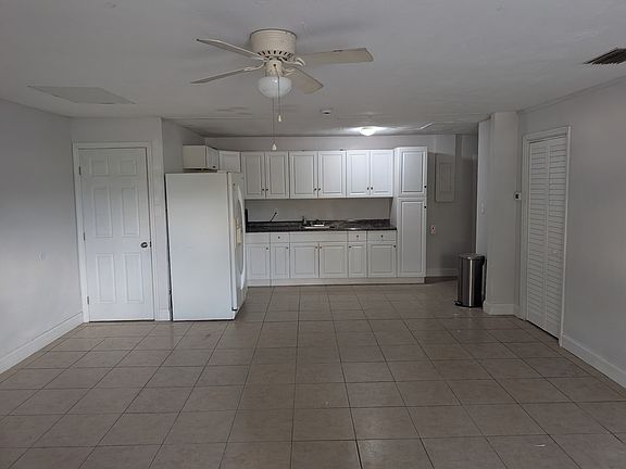 4th image of 932 Lake Josephine Dr #B