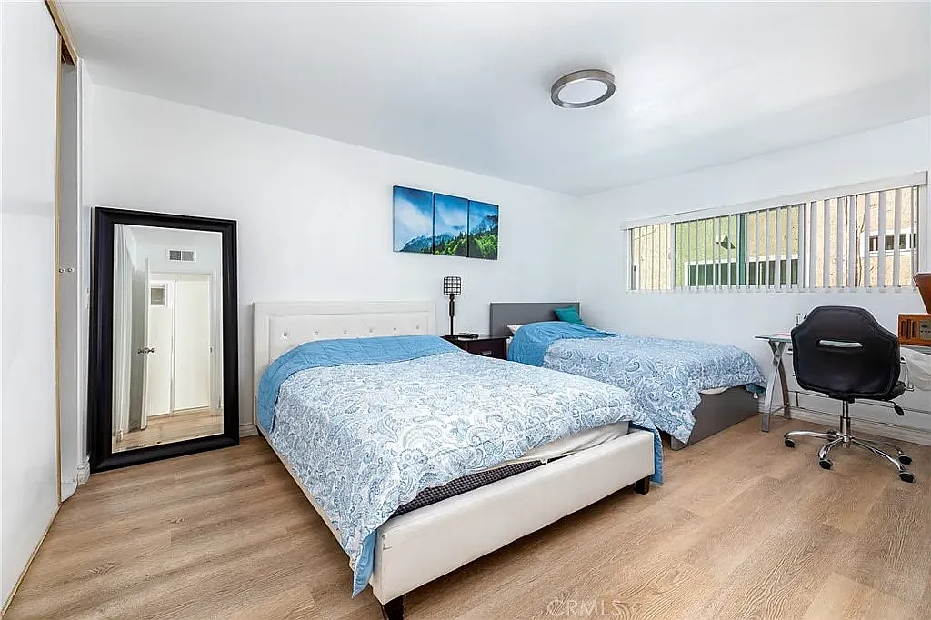 2 bed, 973 sqft, $1,350 — Photo 3