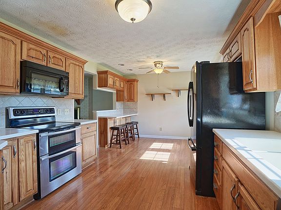 2nd image of 381 Cherrywood Dr