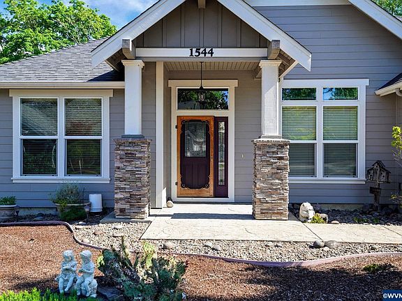 2nd image of 1544 SE Greening Dr