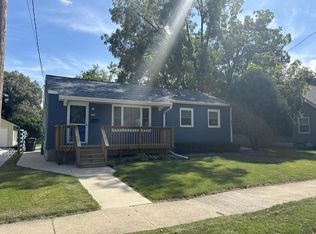 337 W 2nd St, Oconomowoc, WI 53066