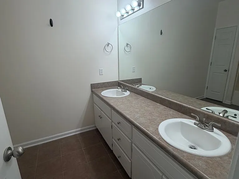 209 Camden Dr — Photo 10