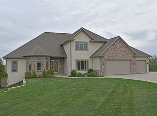 S62W28195 Ridge Valley Rd, Waukesha, WI 53189