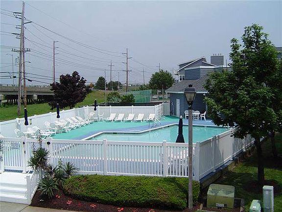 2nd image of 805 Periwinkle Dr #805