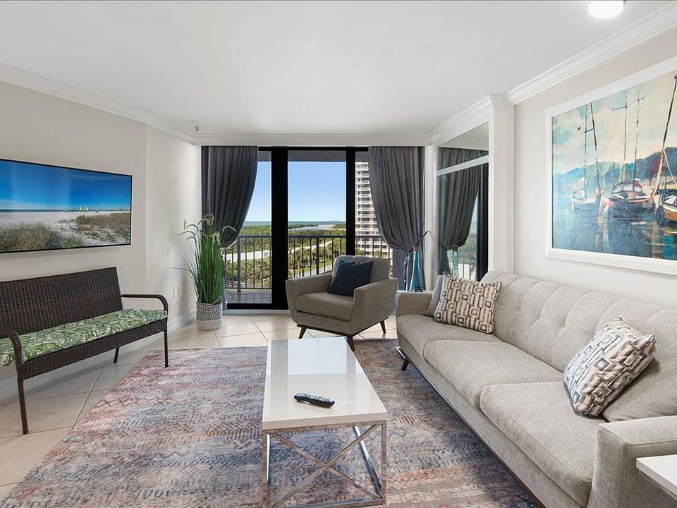 1st image of 320 Seaview Ct