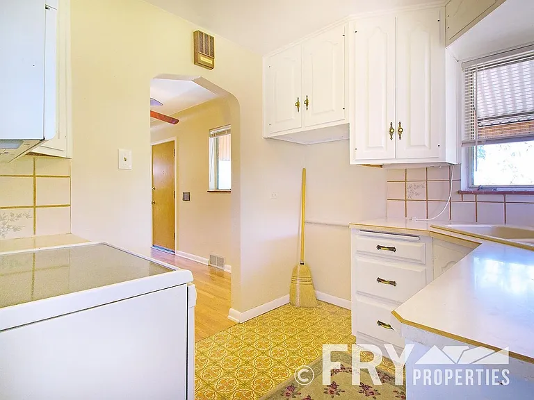 2145 Ames St — Photo 6
