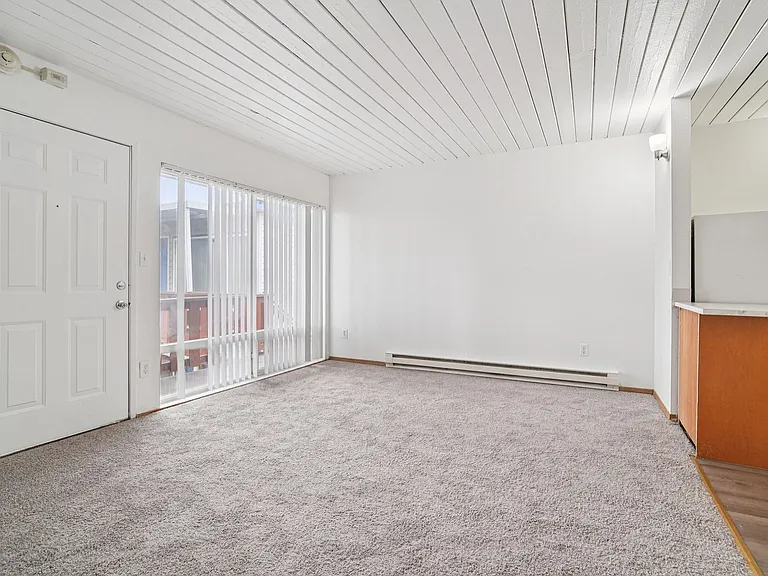 Brentwood Apartments — Photo 17