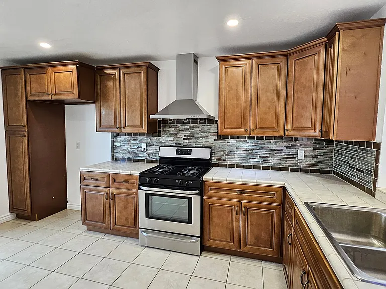 453 Ivy St — Photo 10