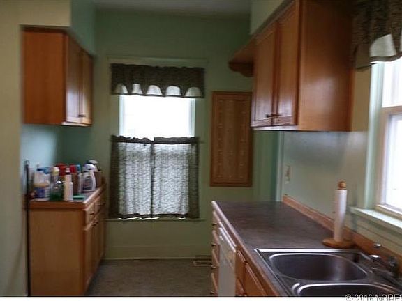 4th image of 412 W Davis Dr