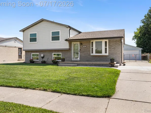 29530 Mitchell Dr, Roseville, MI 48066