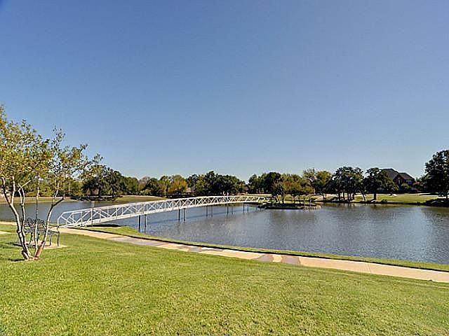 1st image of 3001 Lake Oak Dr