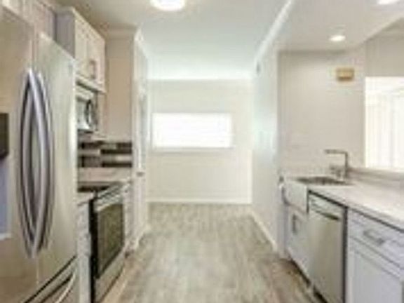 4th image of 5987 Woodway Dr