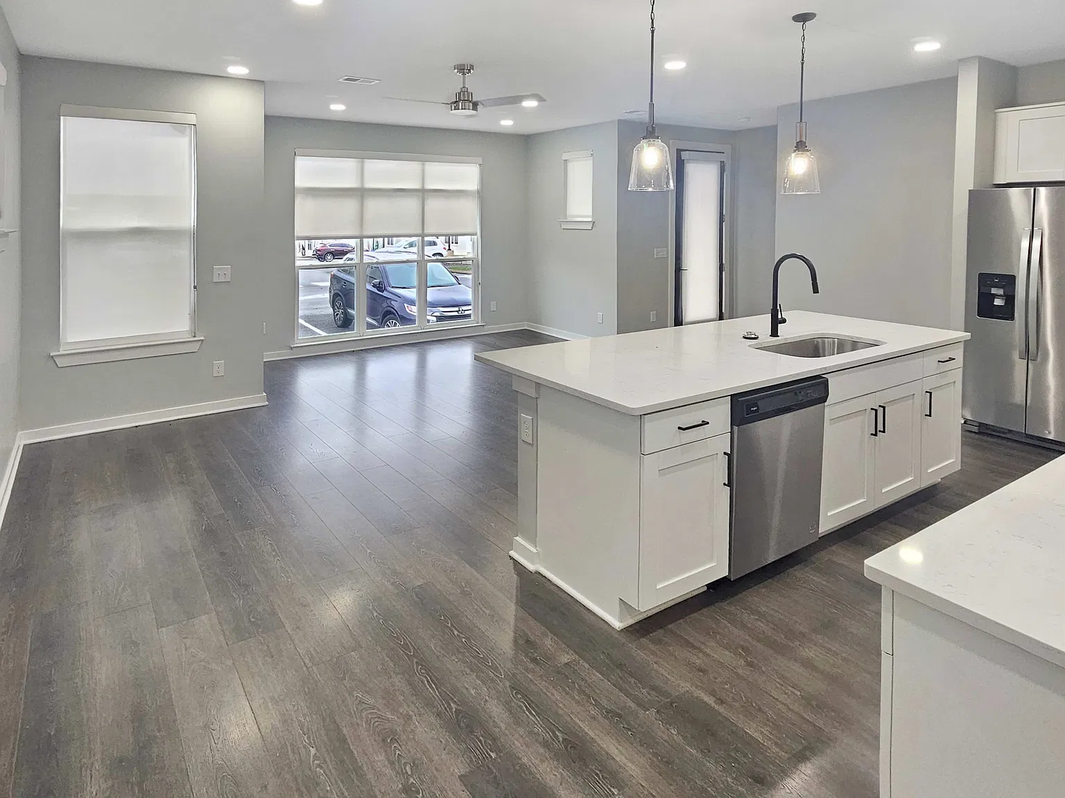 4 bed, 2.5 bath, 1644 sqft, $1,860 — Photo 2