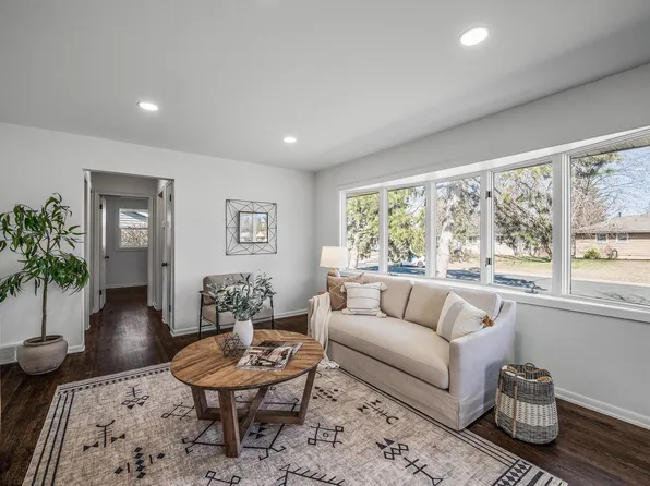 6007 York Ave N, Brooklyn Center, MN 55429