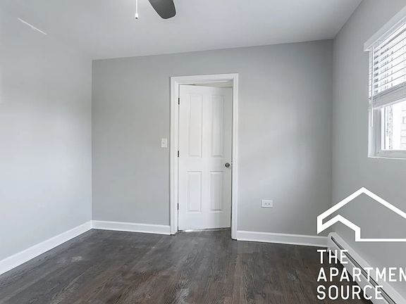 4th image of 1321 W Sherwin Ave APT 1B